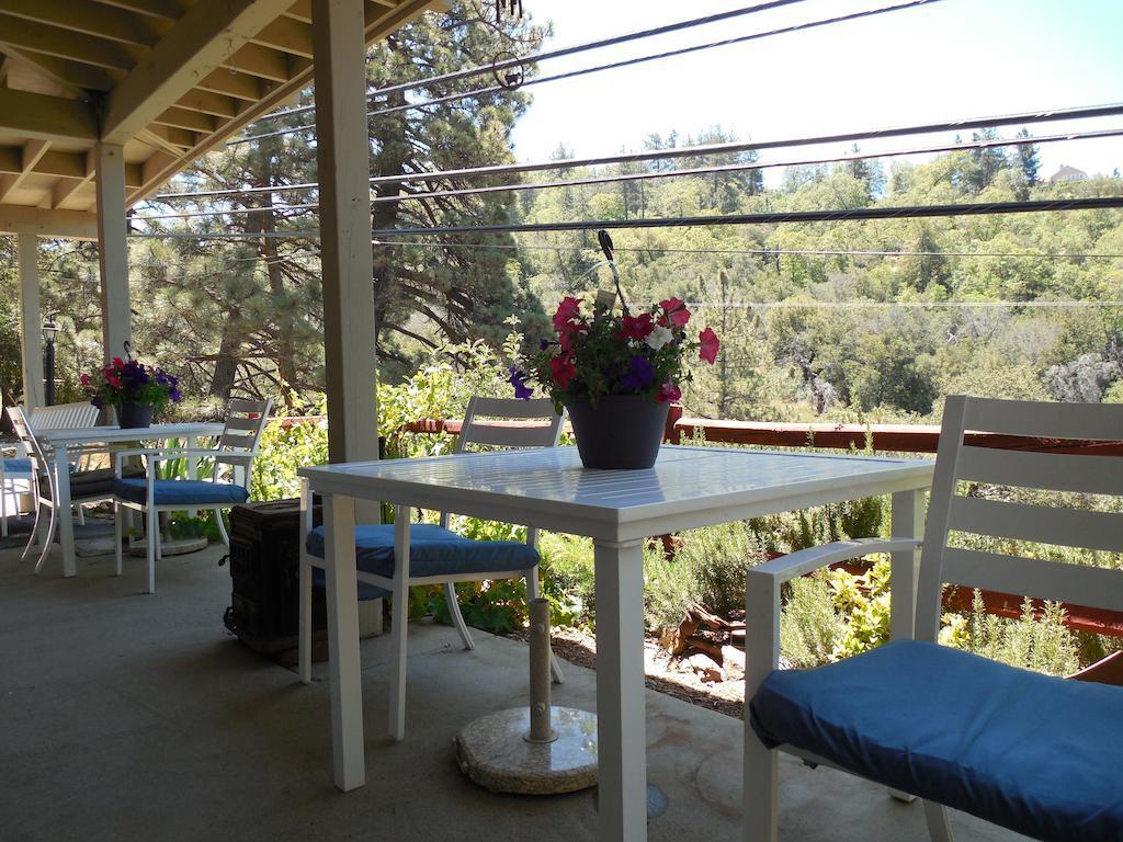 Julian Country Inn - photo 6