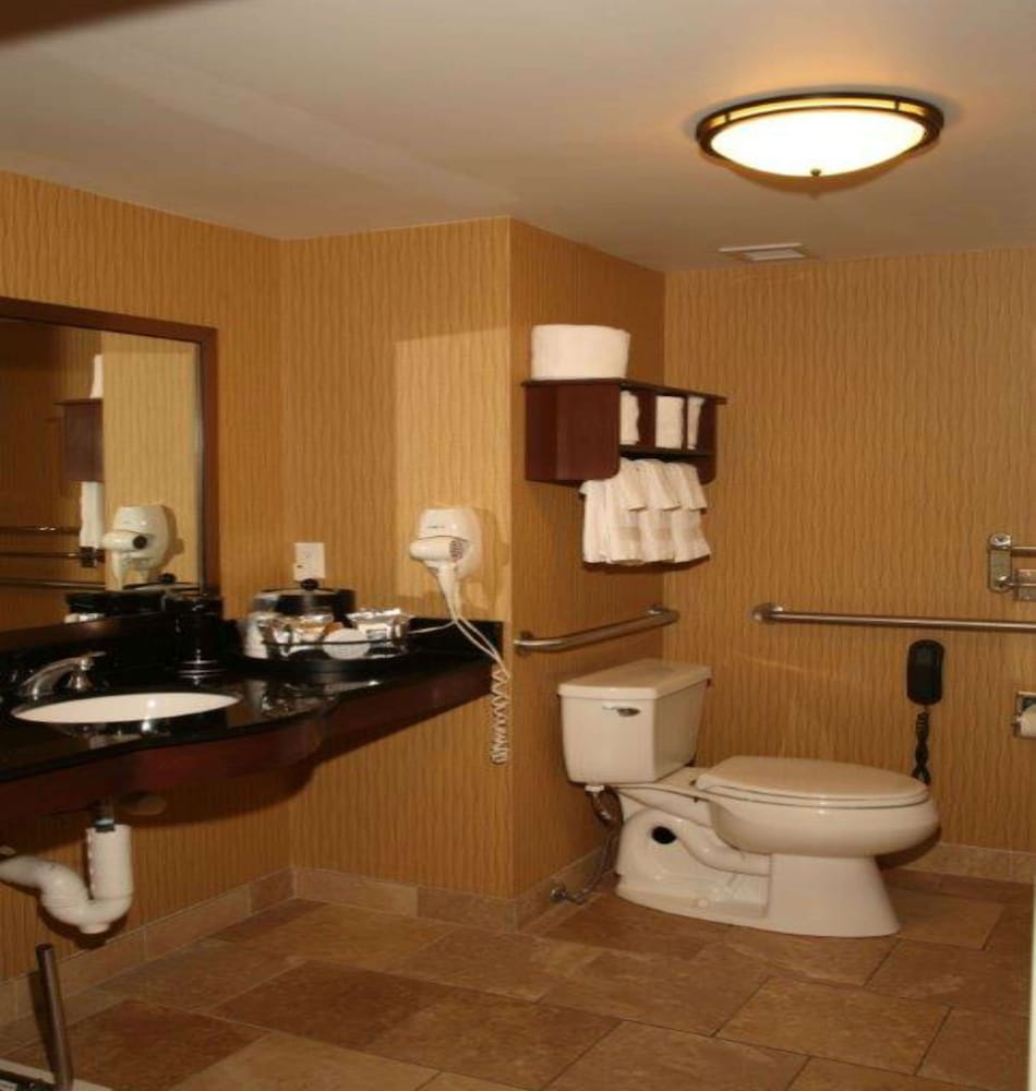 Hampton Inn & Suites Aberdeen - photo 14