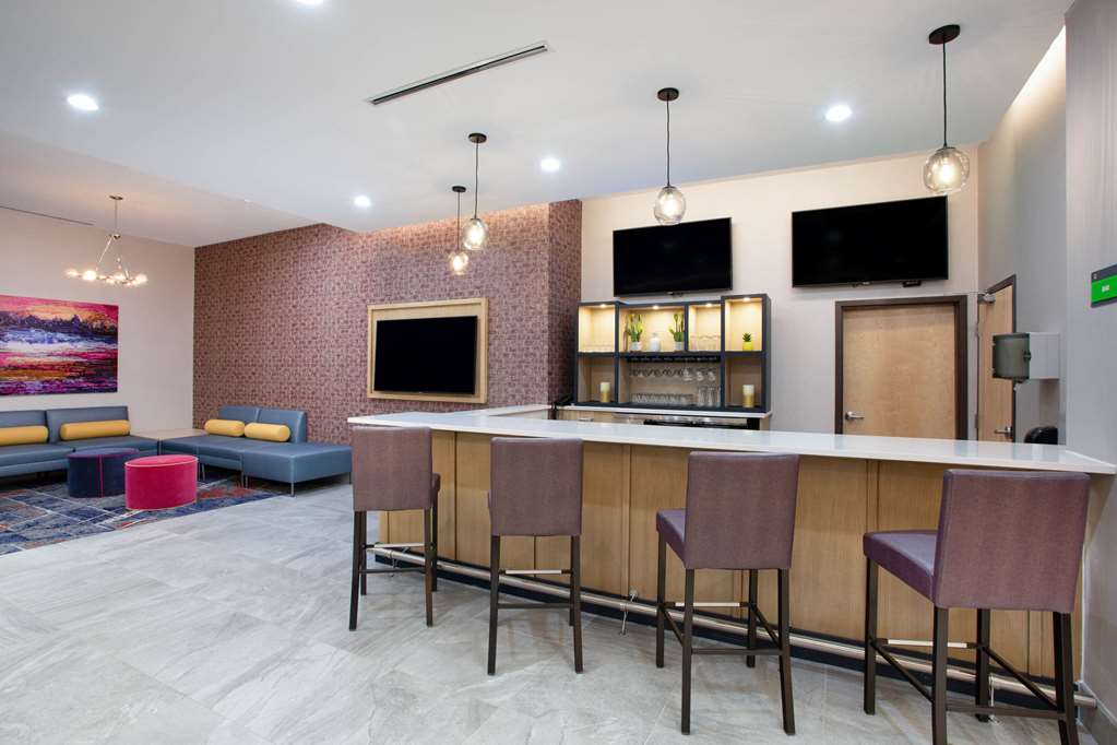 La Quinta Inn & Suites by Wyndham Manassas Va Dulles Airport - photo 23