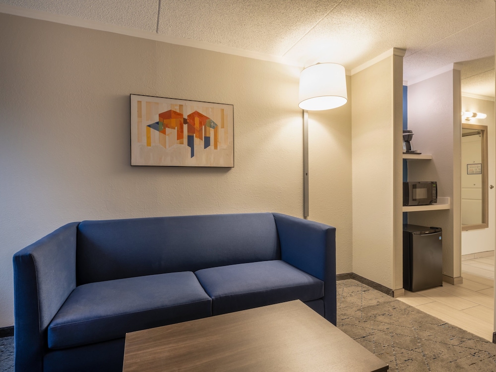 Holiday Inn Express Greensboro I 40 at Wendover an Ihg Hotel - photo 14