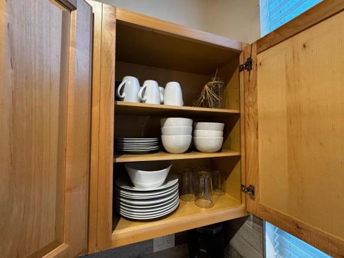 Spacious Condo walking distance to Hyatt and Beaches