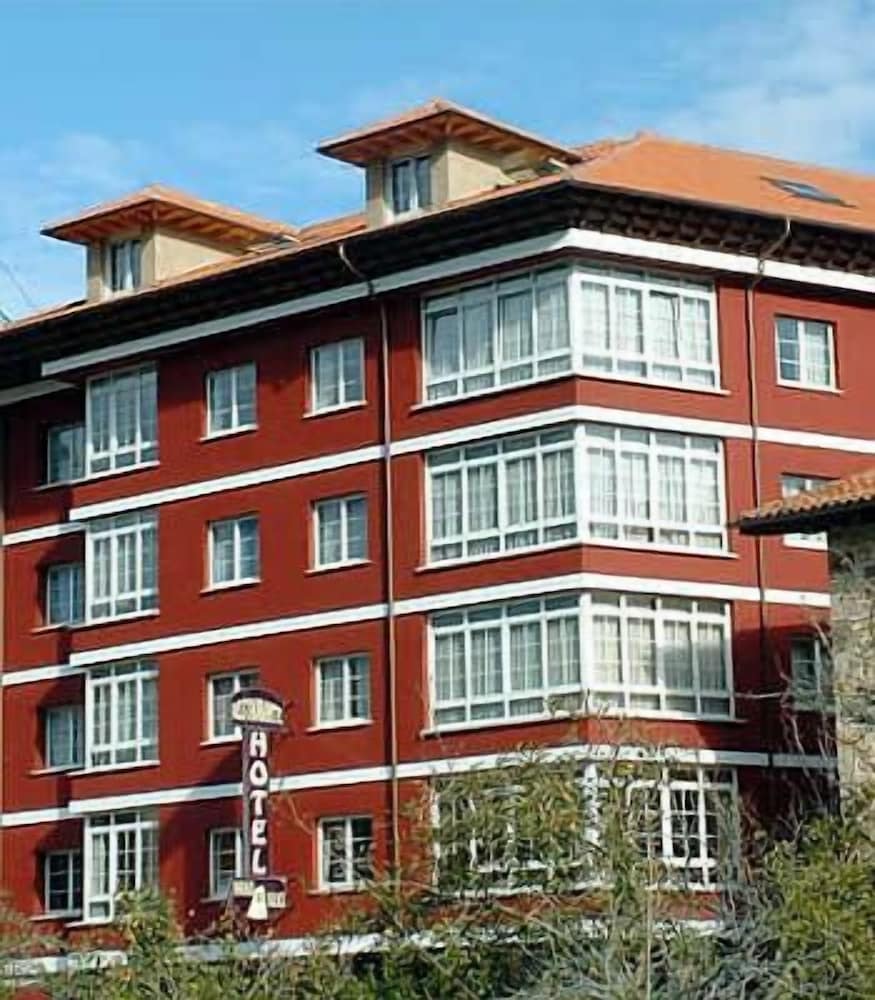 Hotel Naranjo De Bulnes — Carrena
