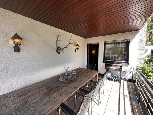 Private Spacious Villa near Winterberg and Willingen 14 Guests HUGE GARDEN Free Parking for Multiple Cars — 4-Star Luxury Hotel in Olsberg, Germany