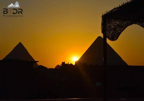 Badr pyramids view - last minute hotel in Cairo