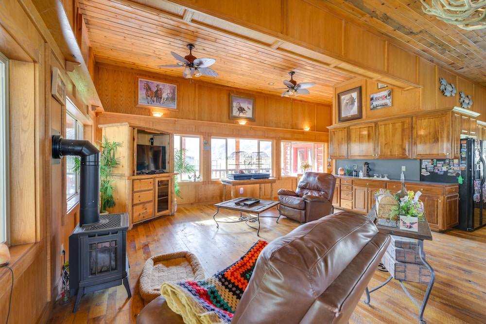 Salmon Vacation Rental w Mountain Views - photo 11