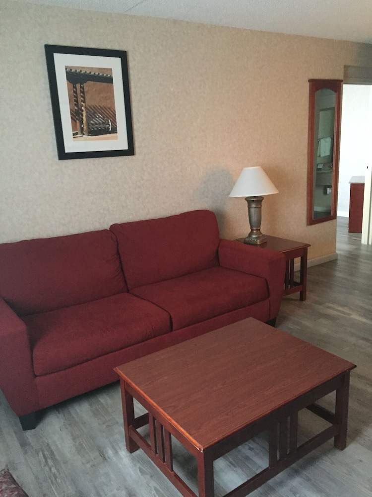 Quality Inn & Suites Albuquerque Midtown University Area - photo 17
