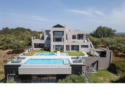 Reina del Cielo Luxury Villa — 5-Star Luxury Hotel in Pyrgos, Greece
