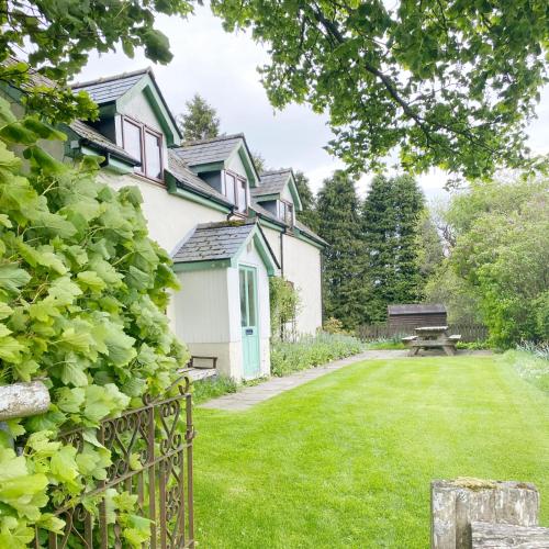 Llynhillyn Cottage — 4-Star Luxury Hotel in Presteigne, United Kingdom
