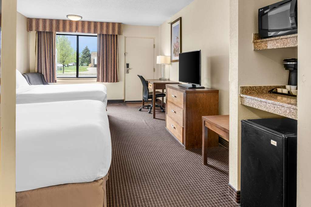 White Pine Inn & Suites - photo 23