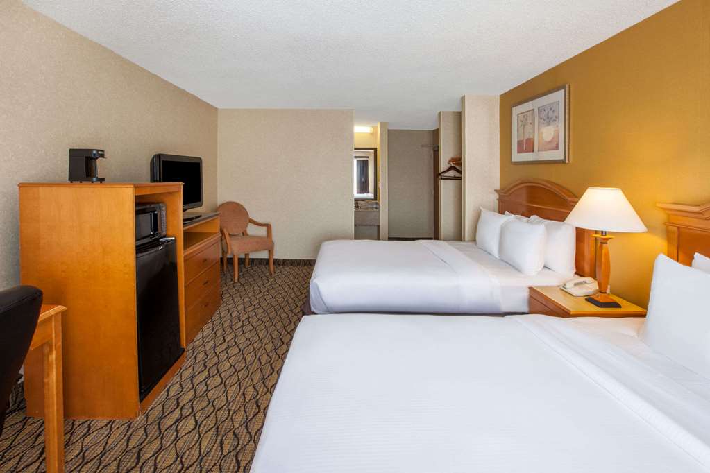 Baymont by Wyndham Canton - photo 9