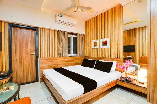 Townhouse Oak Kota Airport — 4-Star Luxury Hotel in Kota, India