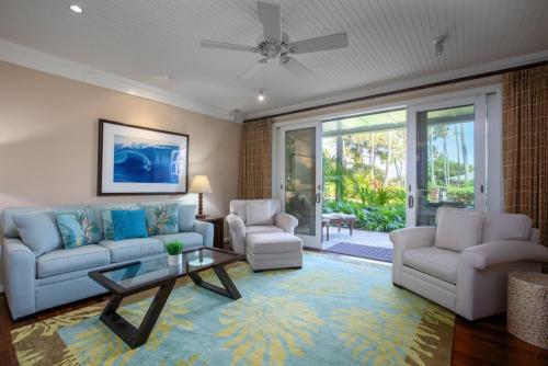 Glorious Beachfront High End Villa grass to sand — 4-Star Luxury Hotel in Kahuku, United States