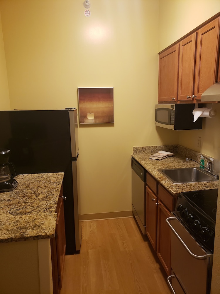 Hawthorn Extended Stay by Wyndham Cincinnati NE Mason - photo 16