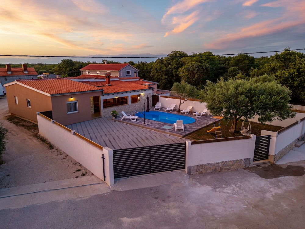 Villa Luma ZadarVillas — 4-Star Luxury Hotel in Galovac, Croatia
