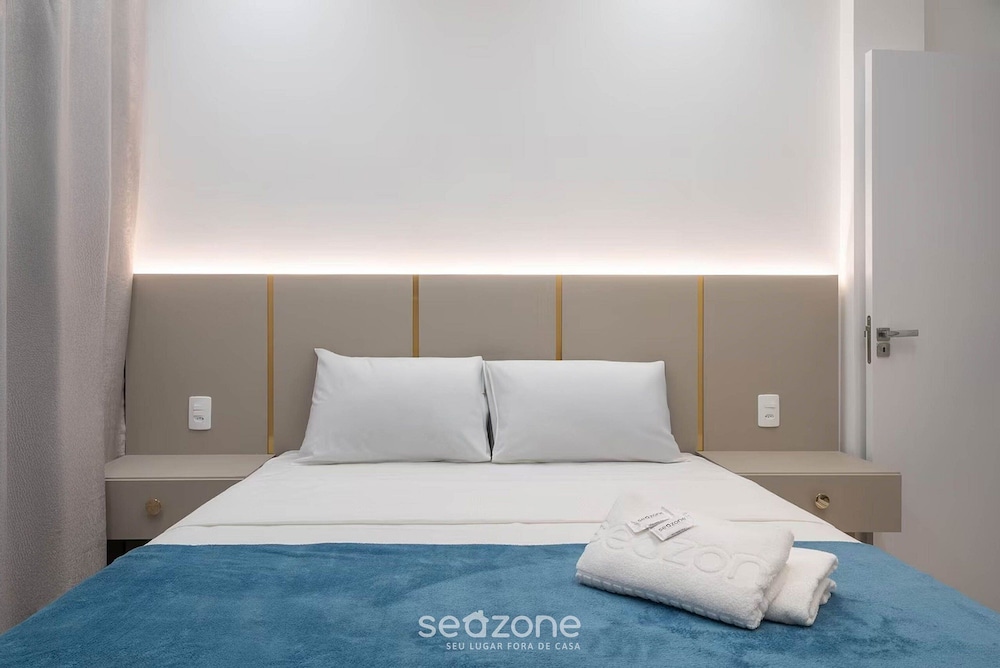 Apartments in a Building 650 Meters From Meia Praia Beach Rgos