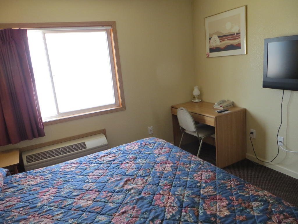 Economy Inn Fort Dodge - photo 18