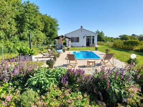Kuca Za Odmor Natura — hotel near Pula Airport