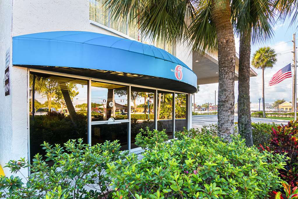 Motel 6 Tampa FL Fairgrounds - photo 3