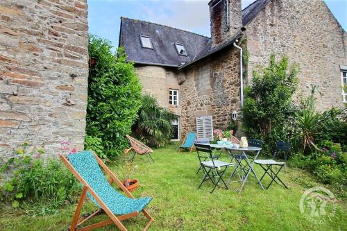 Ty Glaz - carbon neutral hotel in Dinan