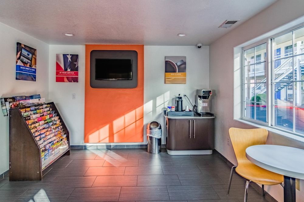 Motel 6 Gresham - photo 17
