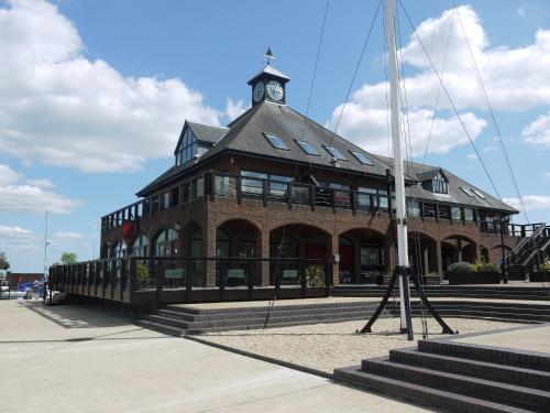 Boathouse Hotel - carbon neutral hotel in Lyndhurst