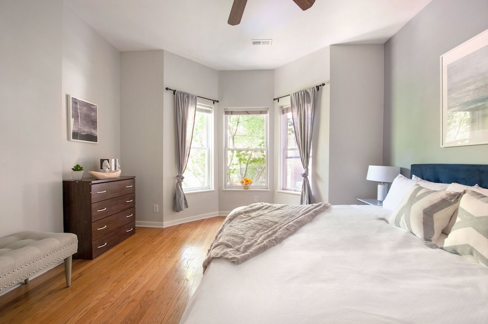 Sophisticated 4BR in Lincoln Park by Sonder - photo 4