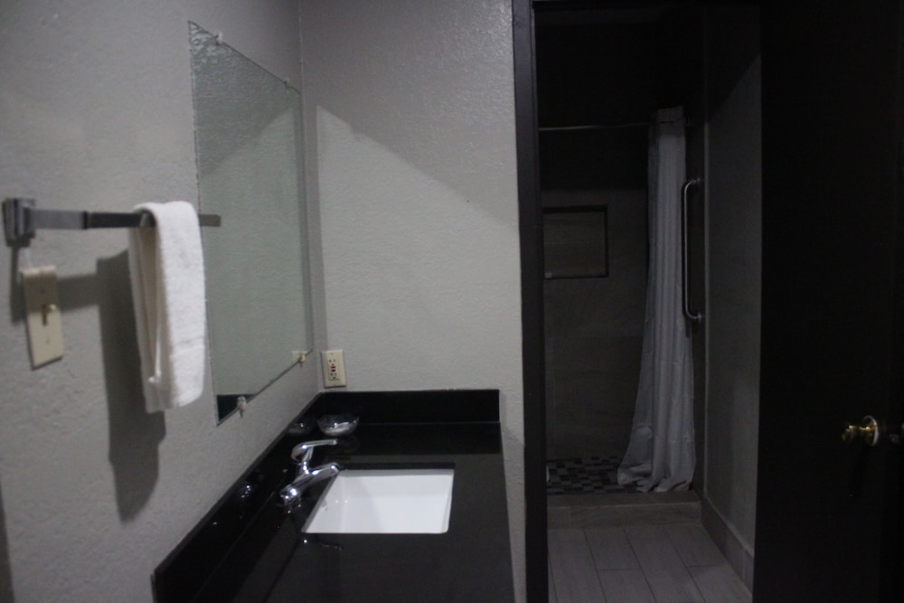 Village Inn Cotulla - photo 28