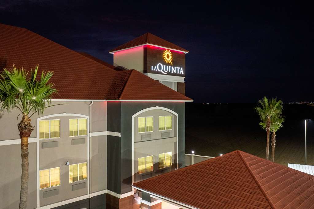 La Quinta Inn & Suites by Wyndham Raymondville - photo 5