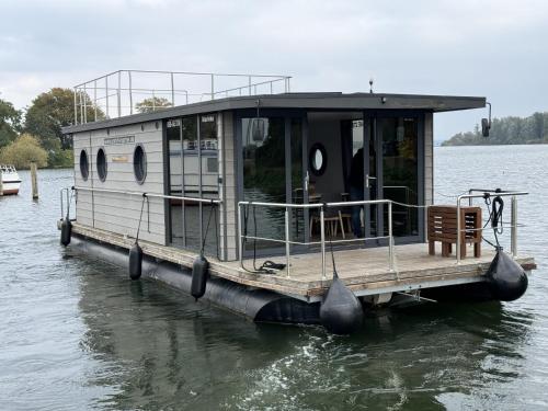 Hausboot Marieke Fuhrerscheinfrei — Schwerin