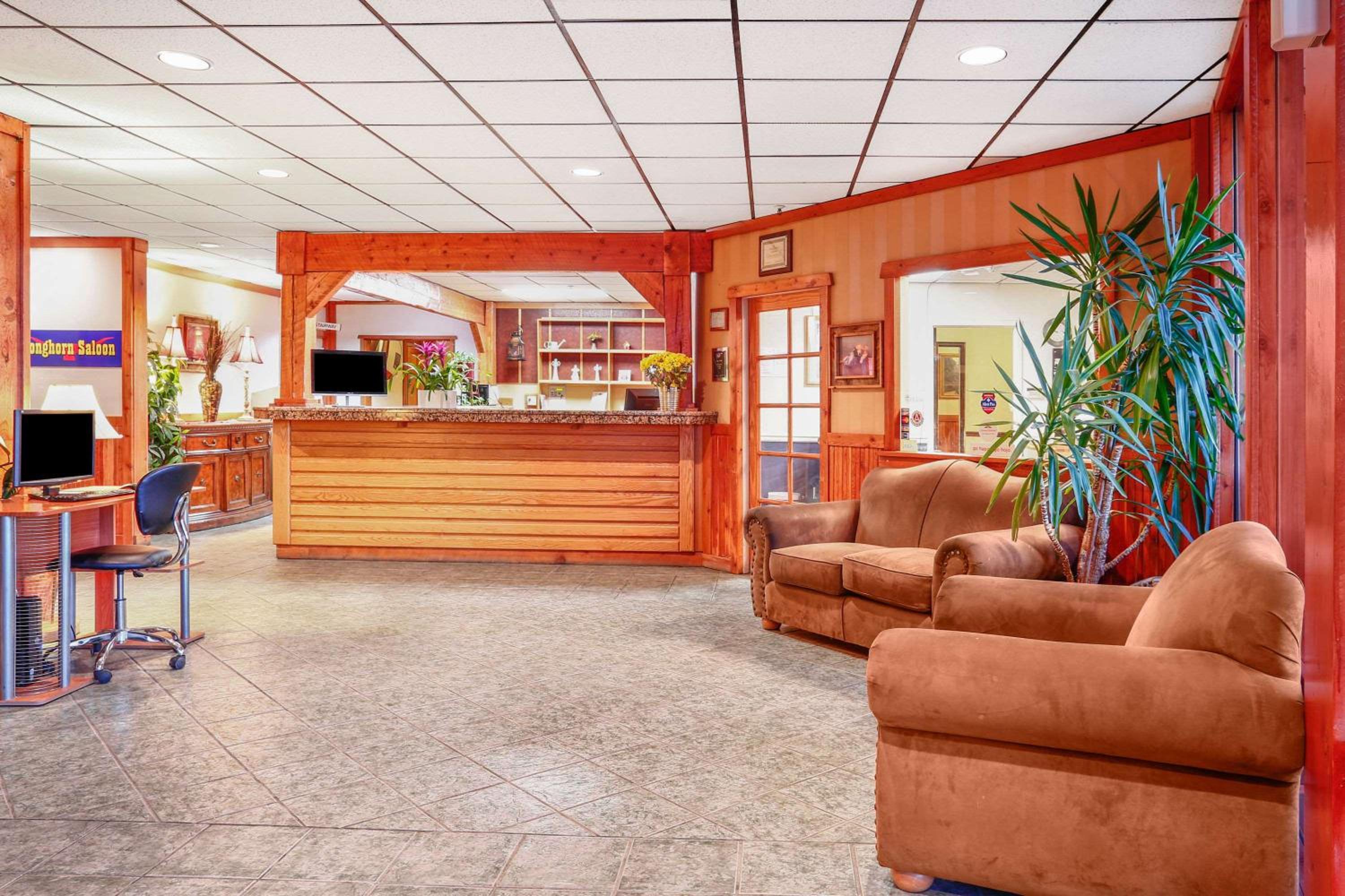 Howard Johnson by Wyndham Helena - photo 10