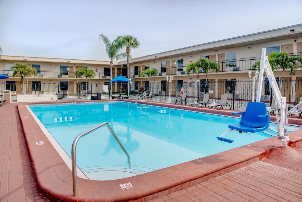 Super 8 by Wyndham St. Petersburg - photo 22