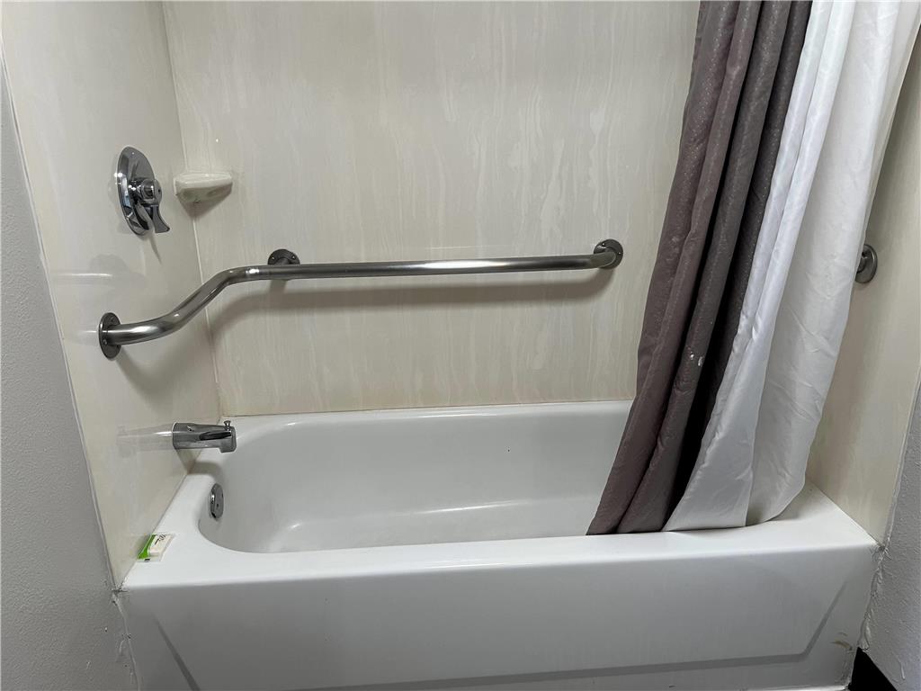 Days Inn by Wyndham Kansas City Northeast - photo 15