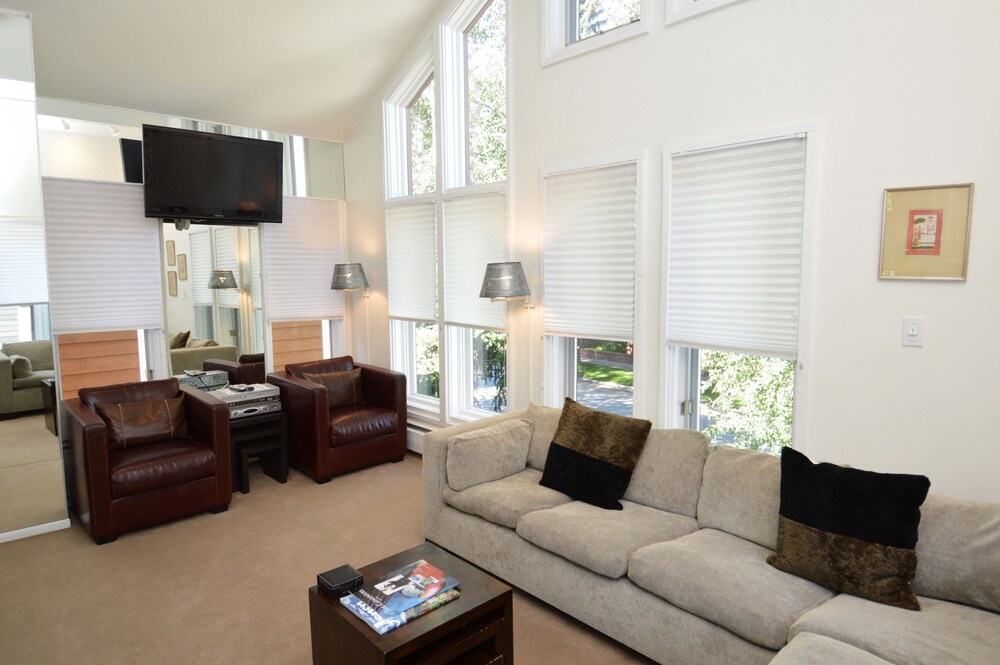Old Hundred by Frias Properties - photo 16