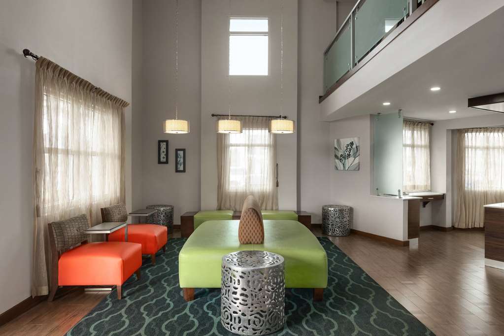 La Quinta Inn & Suites by Wyndham Oceanfront Daytona Beach - photo 5