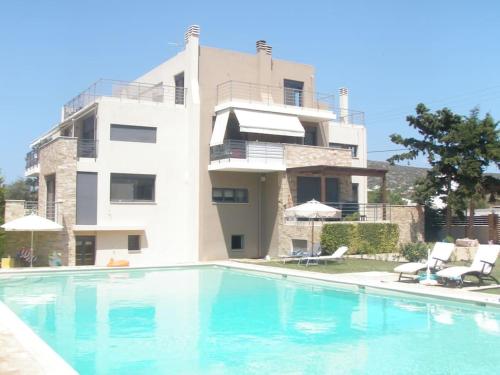 Porto Luxury Penthouse Pool Walk To the Beach — 4-Star Luxury Hotel in Limin Mesoyaias, Greece