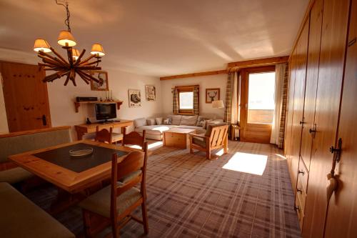 Chesa Munteratsch 2 Zimmerwohnung 102 Typ E — 4-Star Luxury Hotel in Silvaplana, Switzerland