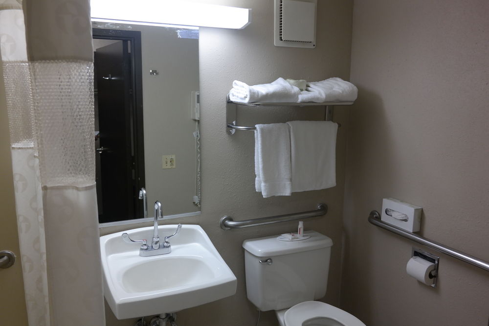 Ramada Waukegan Gurnee - photo 27