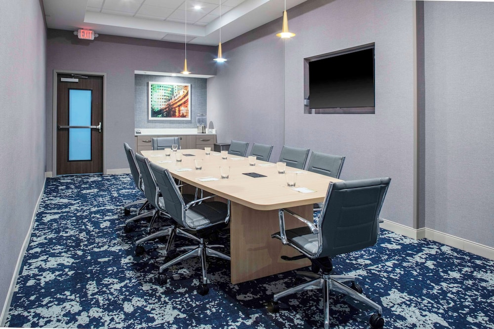 Home2 Suites by Hilton Northville Detroit - photo 21