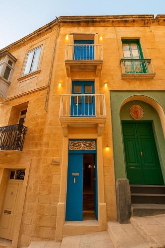 Traditional Maltese Family Townhouse Cospicua — 4-Star Luxury Hotel in Cospicua, Malta