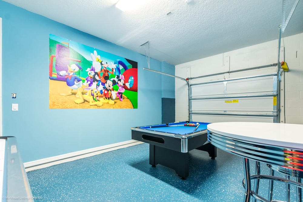 Beautiful 4 Bed With Pool & Spa - photo 25