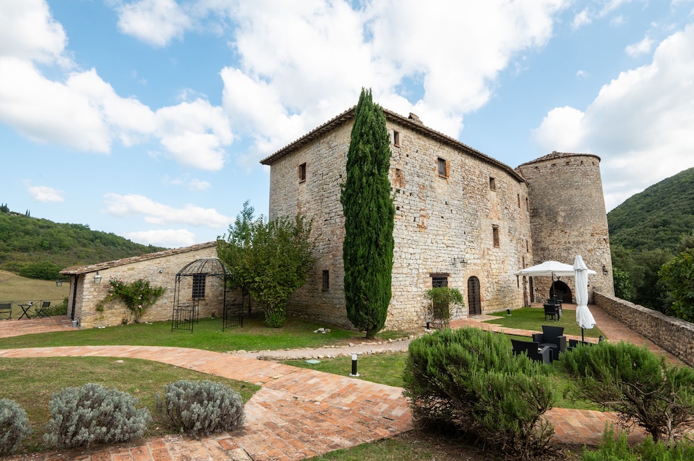 Castello Valenzino — hotel in Umbertide