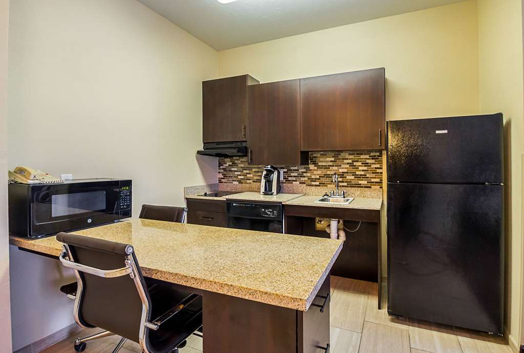 MainStay Suites Fargo I 94 Medical Center - photo 22