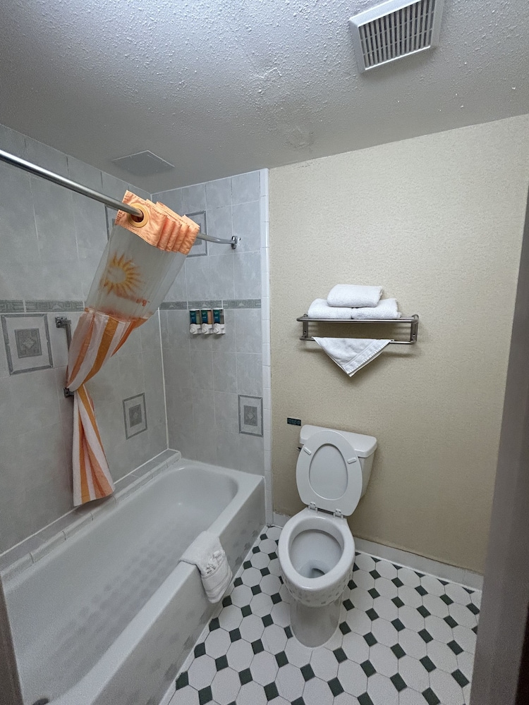 Comfort Inn Near Medical Center - photo 18