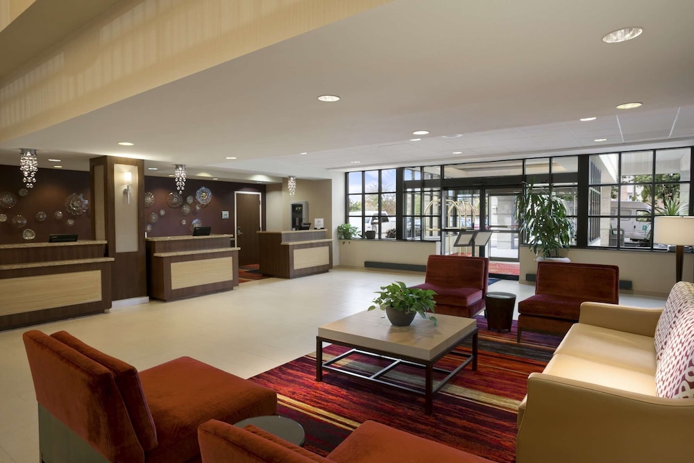 Embassy Suites by Hilton Cleveland Beachwood - photo 7