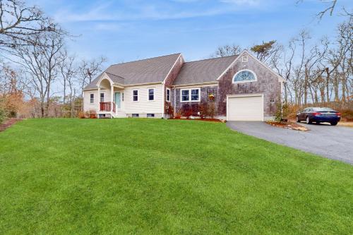 Elegant Coastal Cottage — 4-Star Luxury Hotel in Brewster, United States