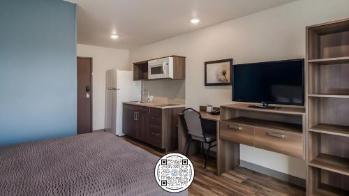Woodspring Suites Downers Grove Chicago - photo 13