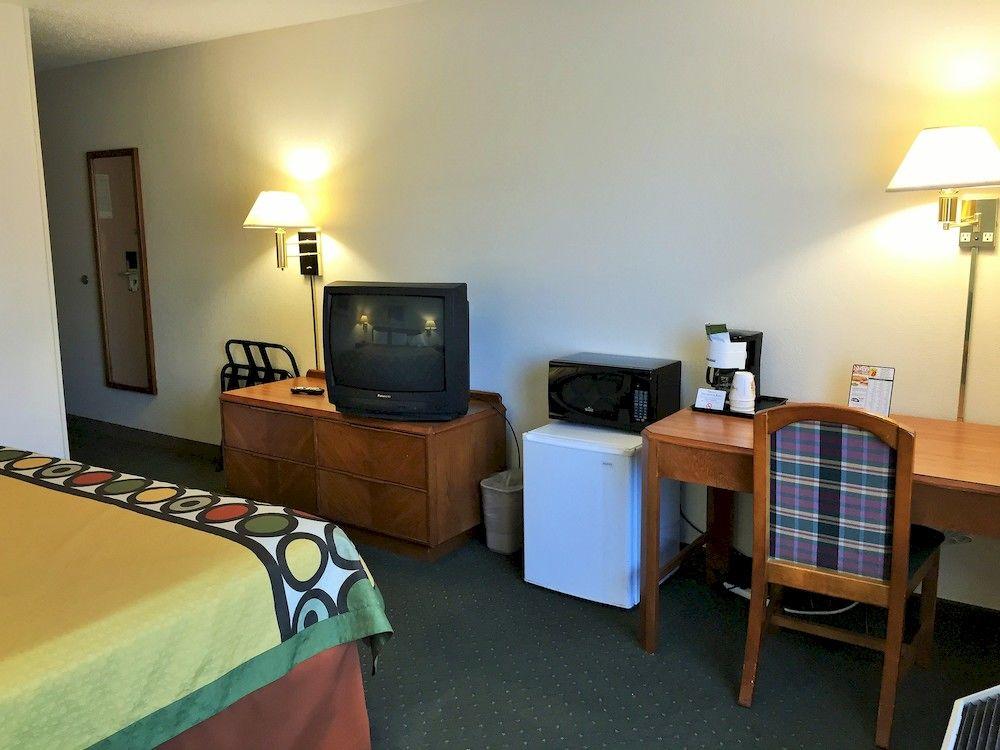 Super 8 by Wyndham Madison East - photo 22