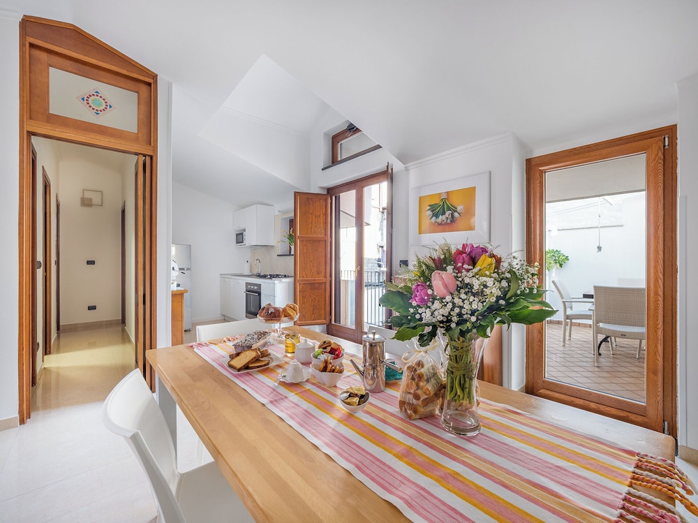 Il Tulipano Appartamento al centro di Vico Equense — 4-Star Luxury Hotel in Vico Equense, Italy