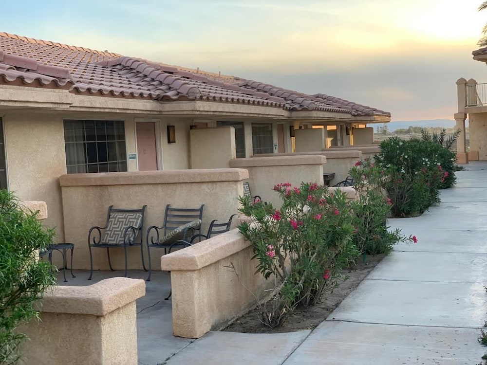 Calipatria Inn And Suites - photo 25