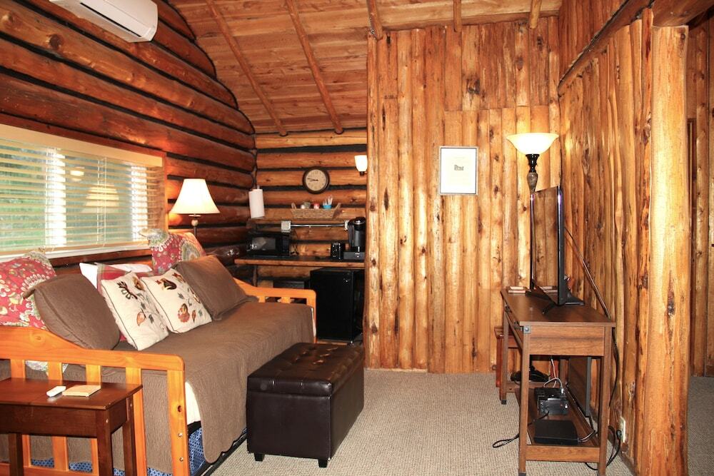 Yellowstone Hot Springs Resort - photo 14